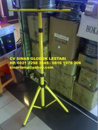 Tiang Lampu Sorot Kuning